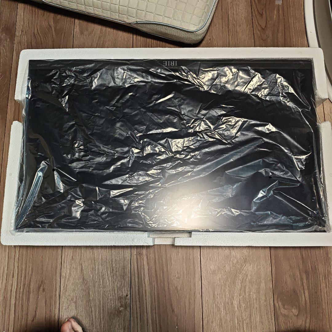 ゲーミングモニター しろ