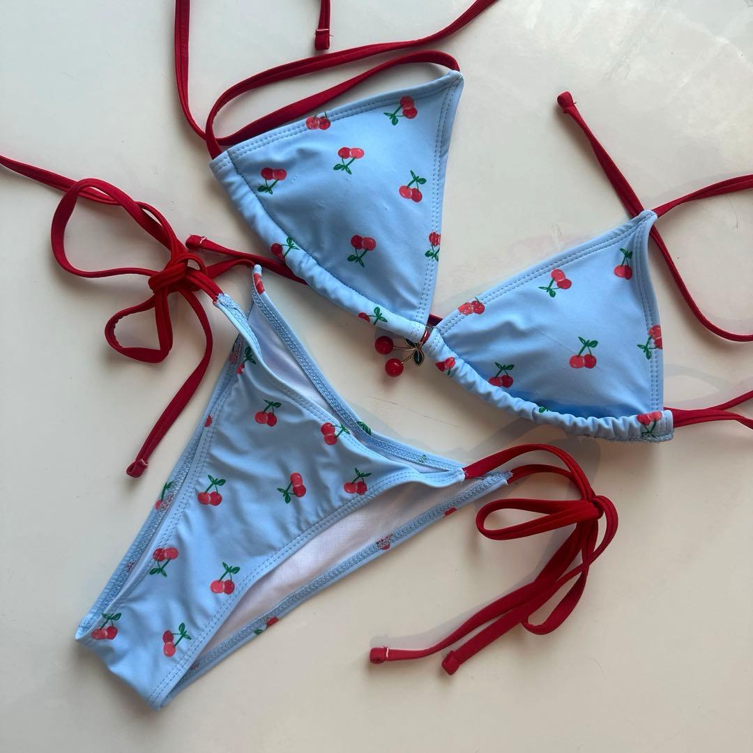 さくらんぼ柄ビキニ