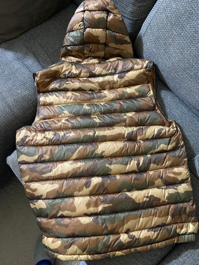 モンクレール☆ダウンベストカモフラ柄レア 新品未使用品サイズ4正規品