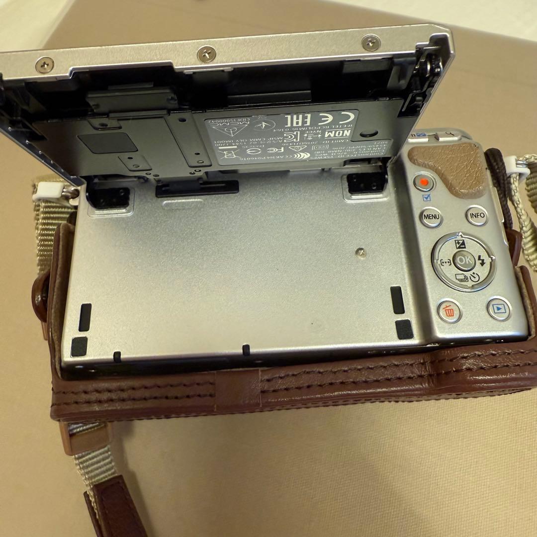 オリンパス　　pen e pl8 カバー　バッテリー　充電器　レンズ　カメラ