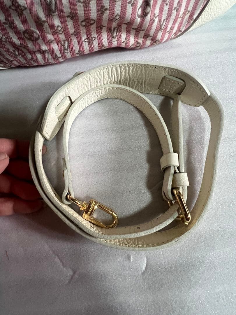 ピンクとホワイトのグラニーバッグ luis vuitton