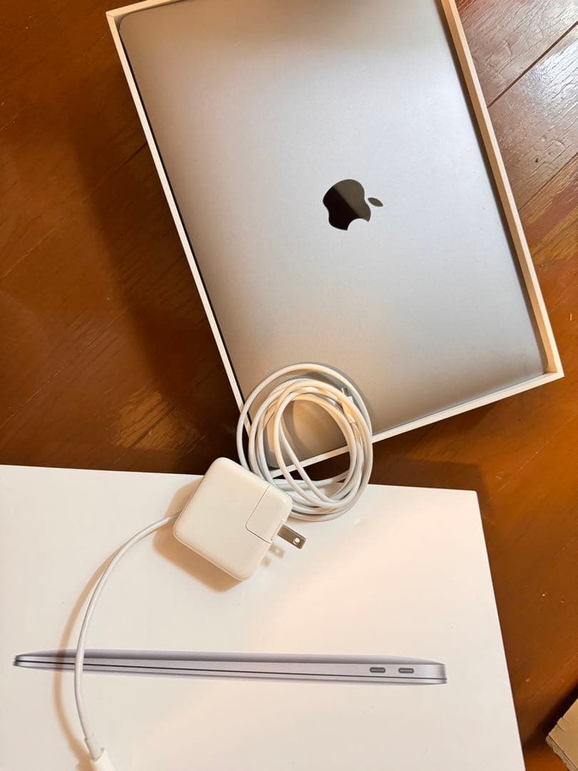 Apple MacBook シルバー 本体 充電器付き