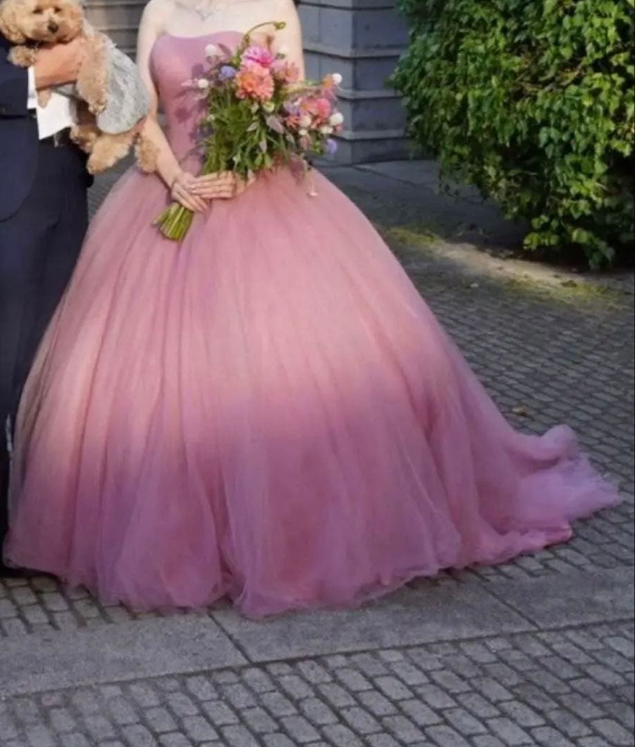 ピンクのカラードレス